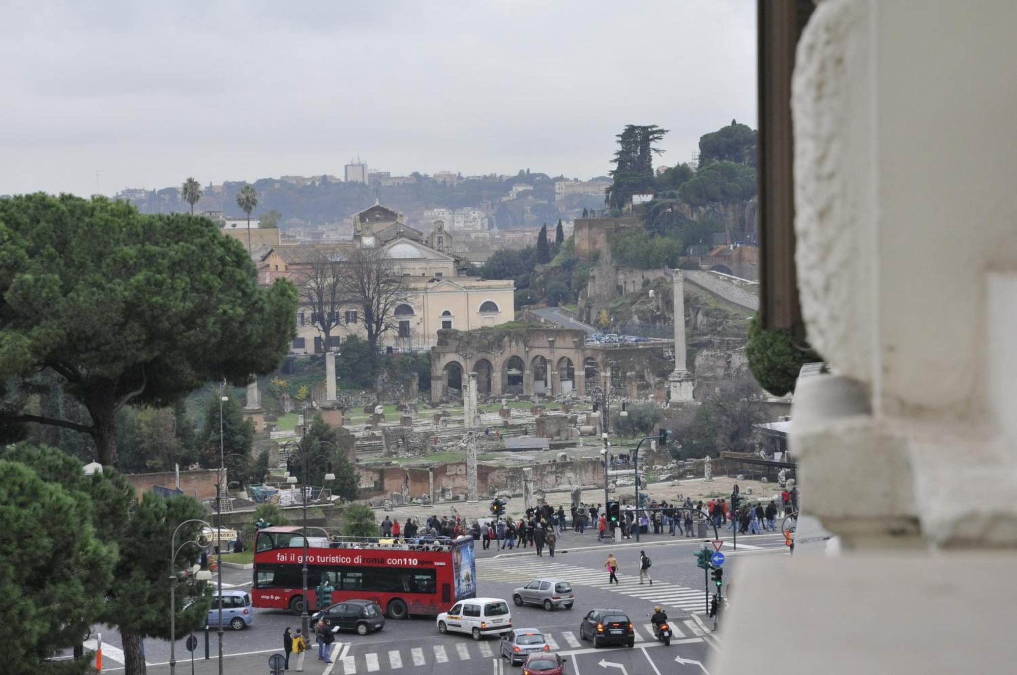 2 Passi Al Colosseo